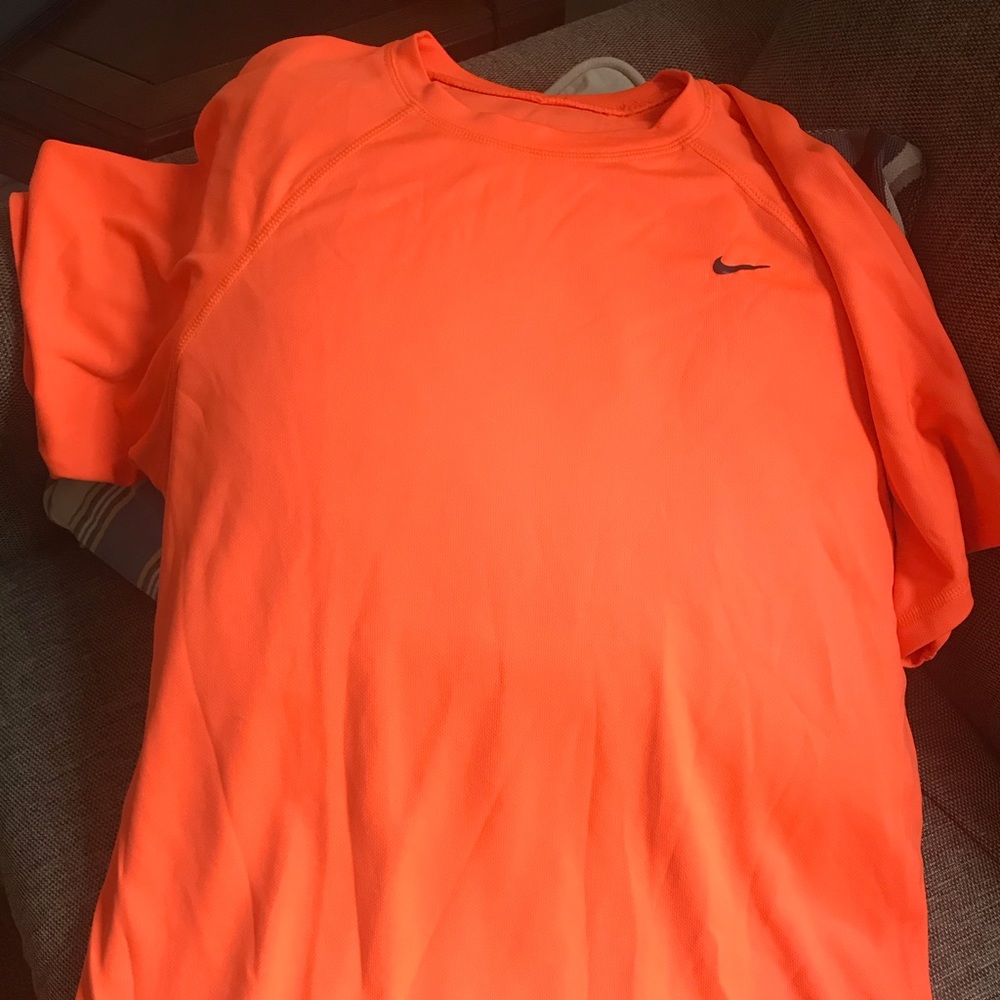 Tee shirt